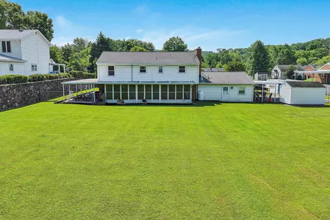 Exterior - 3707 Springvale St SE, Roanoke, VA 24014 photo 6 of 8