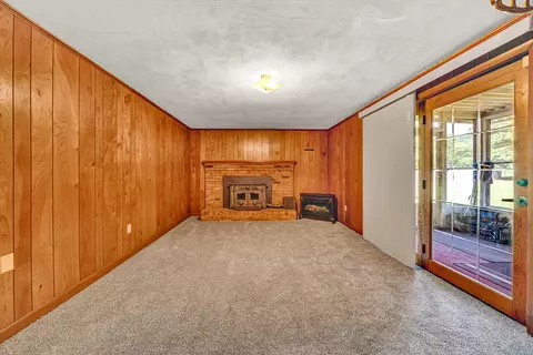 Living - 3707 Springvale St SE, Roanoke, VA 24014 photo 2 of 2