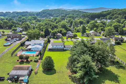 View/Area - 3707 Springvale St SE, Roanoke, VA 24014 photo 3 of 6