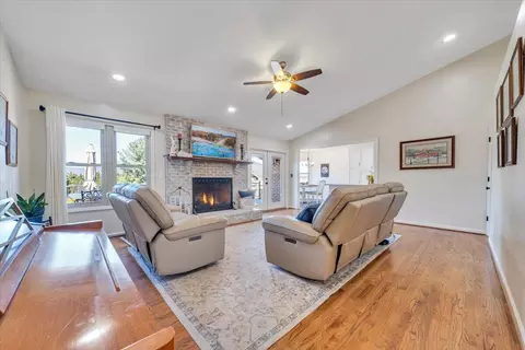 Living - 55 Murray Ct, Roanoke, VA 24019 photo 5 of 8