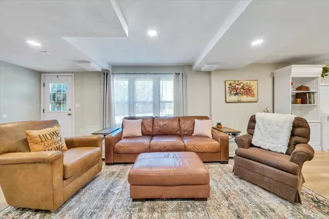 Living - 55 Murray Ct, Roanoke, VA 24019 photo 8 of 8