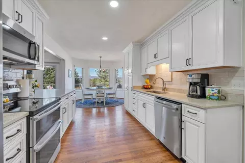 Kitchen - 55 Murray Ct, Roanoke, VA 24019 photo 3 of 12