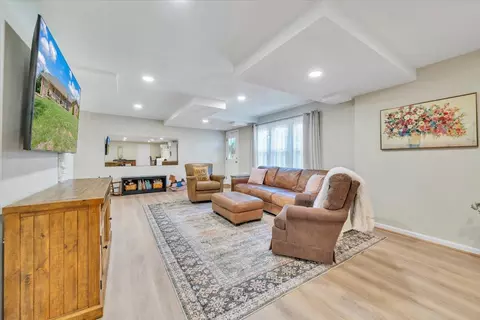 Living - 55 Murray Ct, Roanoke, VA 24019 photo 6 of 8