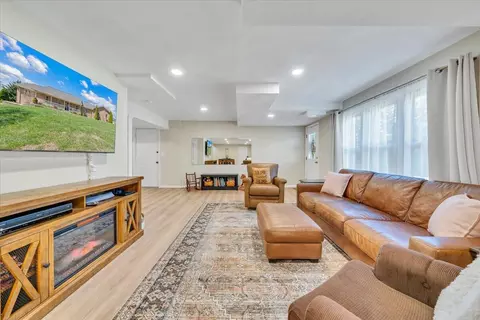 Living - 55 Murray Ct, Roanoke, VA 24019 photo 7 of 8