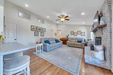 Living - 55 Murray Ct, Roanoke, VA 24019 photo 1 of 8