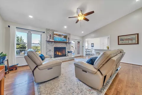 Living - 55 Murray Ct, Roanoke, VA 24019 photo 4 of 8
