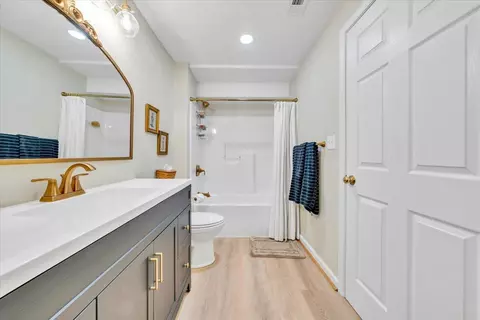 Bath - 55 Murray Ct, Roanoke, VA 24019 photo 13 of 13