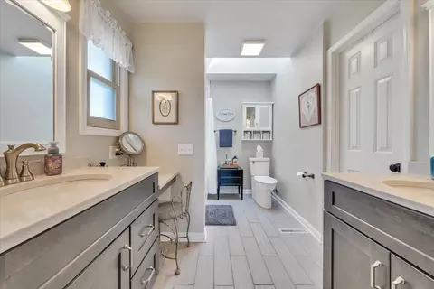 Bath - 55 Murray Ct, Roanoke, VA 24019 photo 1 of 13