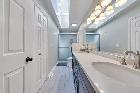 Bath - 55 Murray Ct, Roanoke, VA 24019 photo 6 of 13