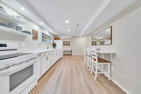 Kitchen - 55 Murray Ct, Roanoke, VA 24019 photo 9 of 12
