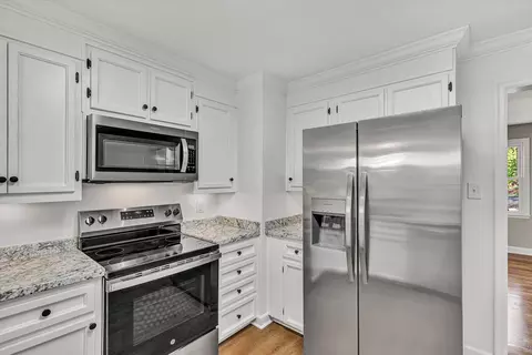 Kitchen - 2209 Byrd Ave NE, Roanoke, VA 24012 photo 3 of 4