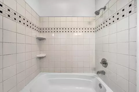 Bath - 2209 Byrd Ave NE, Roanoke, VA 24012 photo 2 of 2