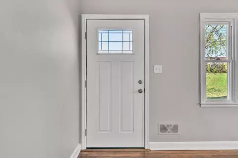 Entry Way - 2209 Byrd Ave NE, Roanoke, VA 24012 photo 2 of 2