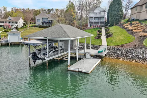 171 Marvin Gardens Dr, Moneta, VA 24121