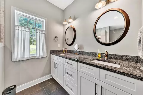 Bath - 4273 Daugherty Rd, Salem, VA 24153 photo 1 of 4