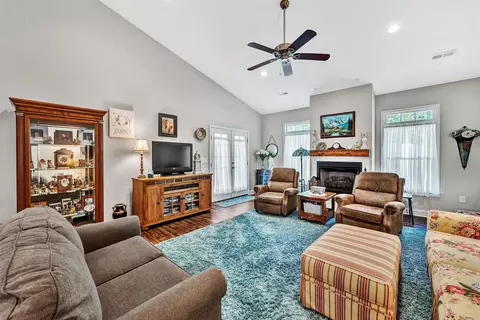 Living - 4273 Daugherty Rd, Salem, VA 24153 photo 1 of 2