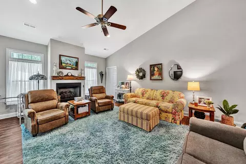 Living - 4273 Daugherty Rd, Salem, VA 24153 photo 2 of 2