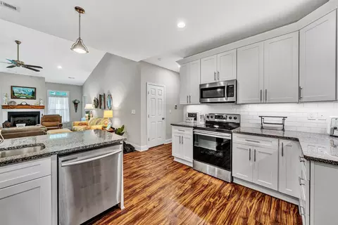 Kitchen - 4273 Daugherty Rd, Salem, VA 24153 photo 2 of 5