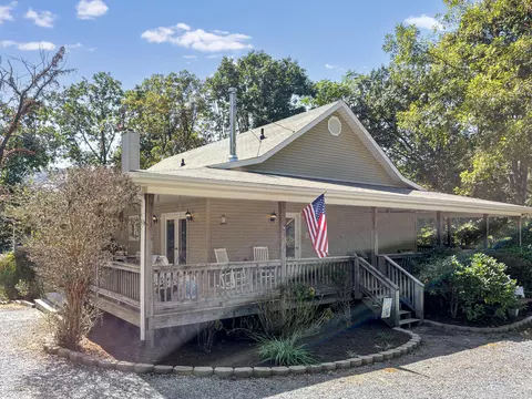 Exterior - 411 Hardbarger Rd, Buchanan, VA 24066 photo 4 of 28