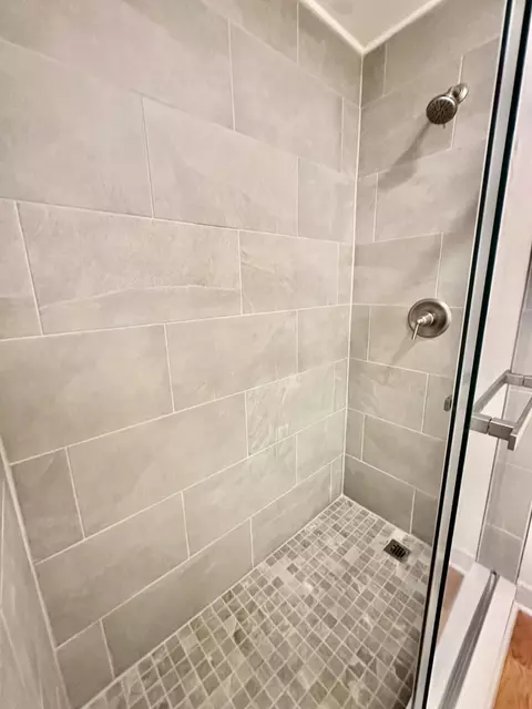 Bath - 800 E Morris Hill Rd, Covington, VA 24426 photo 6 of 9