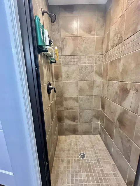 Bath - 800 E Morris Hill Rd, Covington, VA 24426 photo 8 of 9