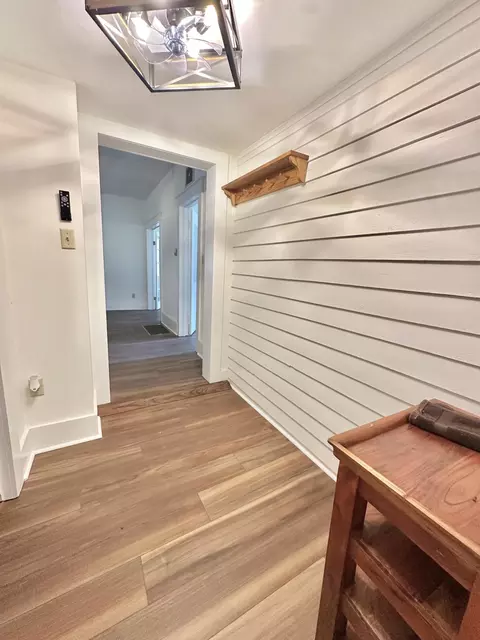Entry Way - 800 E Morris Hill Rd, Covington, VA 24426 photo 4 of 9