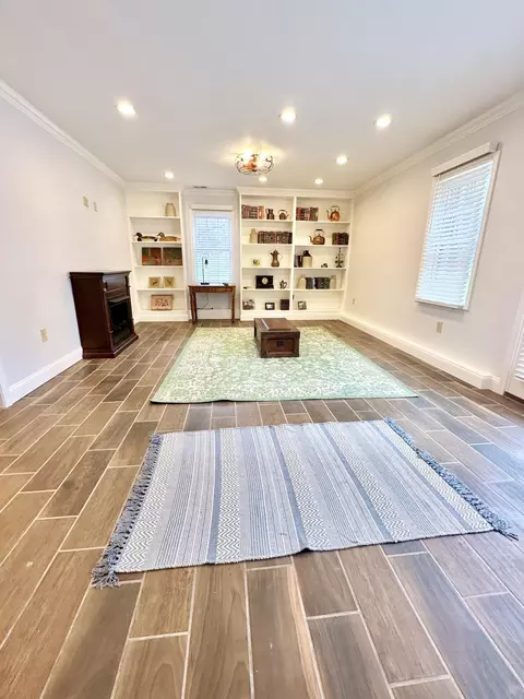 Living - 800 E Morris Hill Rd, Covington, VA 24426 photo 3 of 8