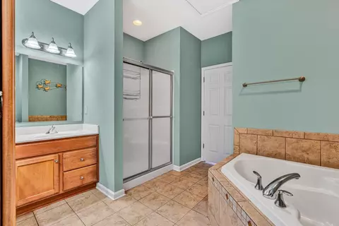 Bath - 88 Maple St, Salem, VA 24153 photo 4 of 4