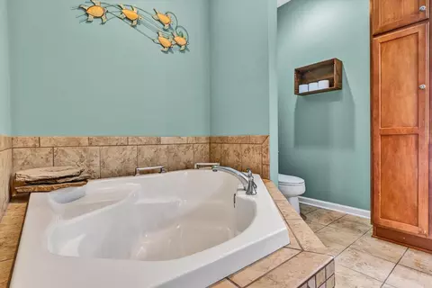Bath - 88 Maple St, Salem, VA 24153 photo 3 of 4
