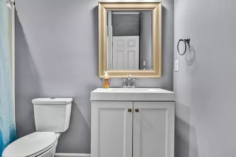 Bath - 88 Maple St, Salem, VA 24153 photo 1 of 4