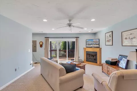 Living - 475 Cambridge Ct #E2, Hardy, VA 24101 photo 5 of 6