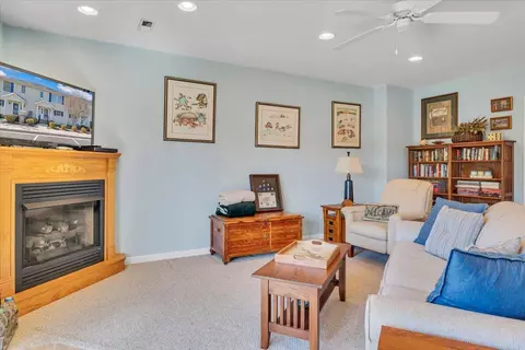 Living - 475 Cambridge Ct #E2, Hardy, VA 24101 photo 4 of 6