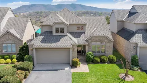 5010 Hunting Hills Cir, Roanoke, VA 24018