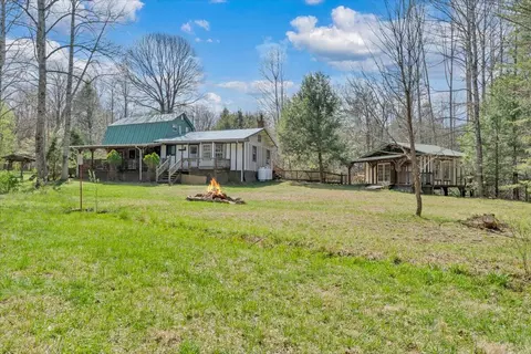 75 Johns Creek Rd, New Castle, VA 24127