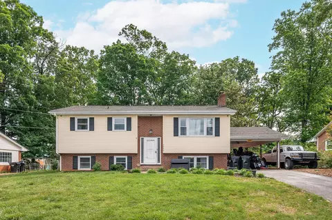 5949 Village Ln, Roanoke, VA 24019