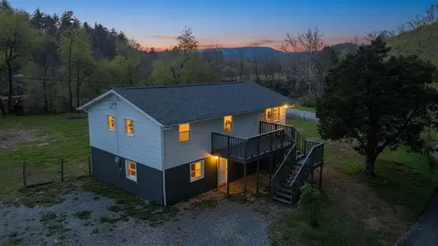 28 Scotts Hollow Rd, Eagle Rock, VA 24085