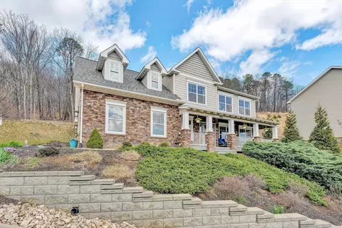 4208 Campbell View Ln, Roanoke, VA 24018
