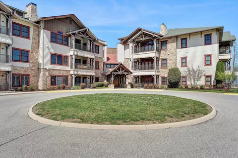 5452 The Peaks Dr #205, Roanoke, VA 24018