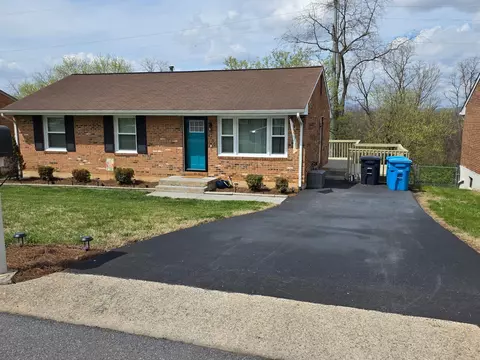 4730 Long Acre Dr NE, Roanoke, VA 24019