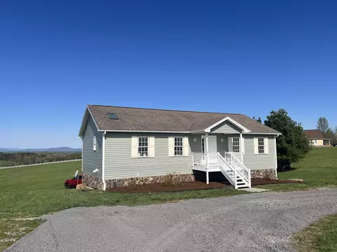 1147 Hickory Cove Ln, Moneta, VA 24121