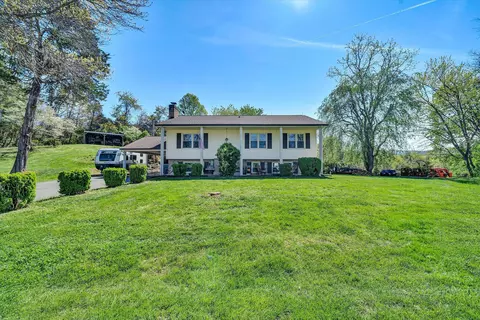 262 Mountain View Rd, Troutville, VA 24175