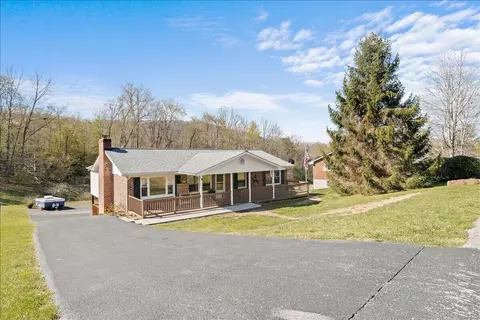310 Overland Dr SW, Christiansburg, VA 24073