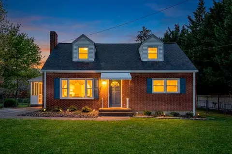 3717 Thompsons Ln, Roanoke, VA 24018