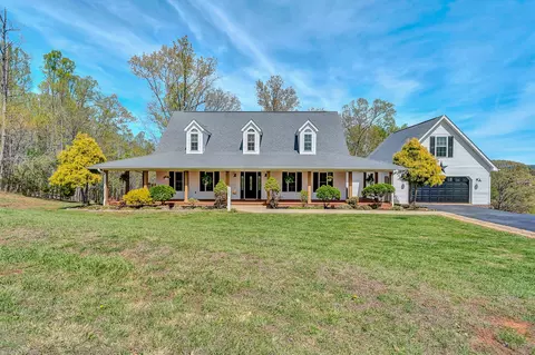 1087 Strawberry Hill Ct, Vinton, VA 24179