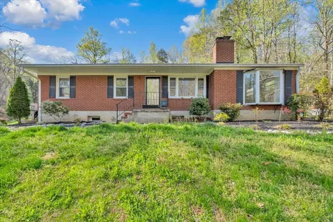 1065 Cain Dr, Vinton, VA 24179