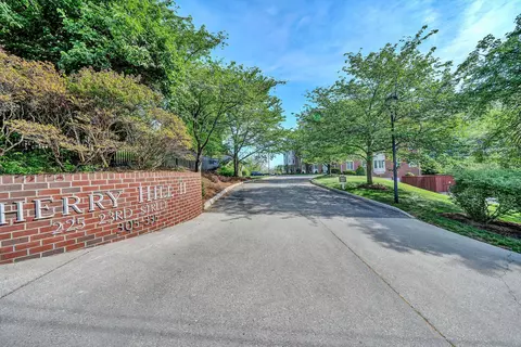 225 23rd St SW #205, Roanoke, VA 24014