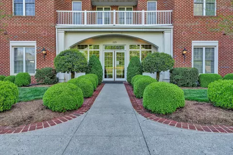 225 23rd St SW #205, Roanoke, VA 24014