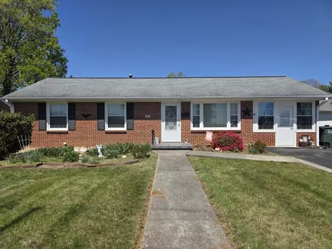 233 W Carrollton Ave, Salem, VA 24153