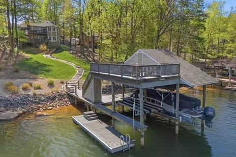 145 Channelview Dr, Moneta, VA 24121