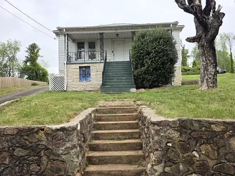 170 10th St, Fieldale, VA 24089